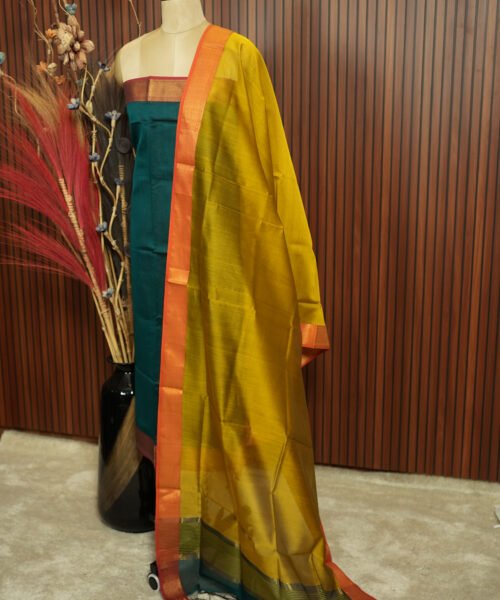 Alternative view of Handloom Maheshwari Silk Cotton Suit Set