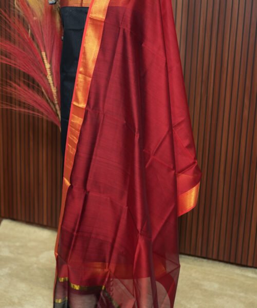 Alternative view of Handloom Maheshwari Silk Cotton Suit Set