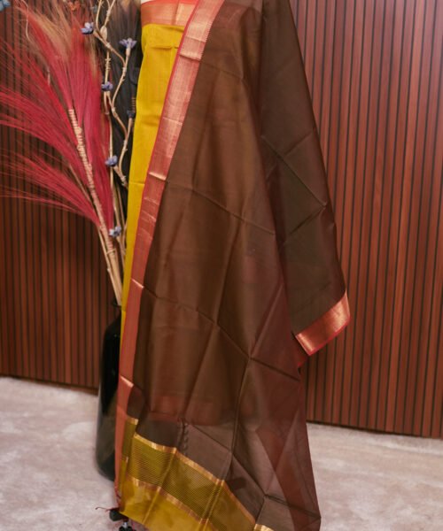 Alternative view of Handloom Maheshwari Silk Cotton Suit Set