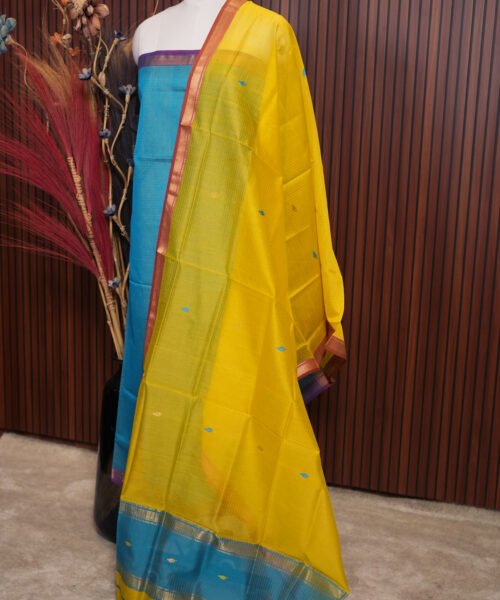 Alternative view of Handloom Maheshwari Silk Cotton Suit Set