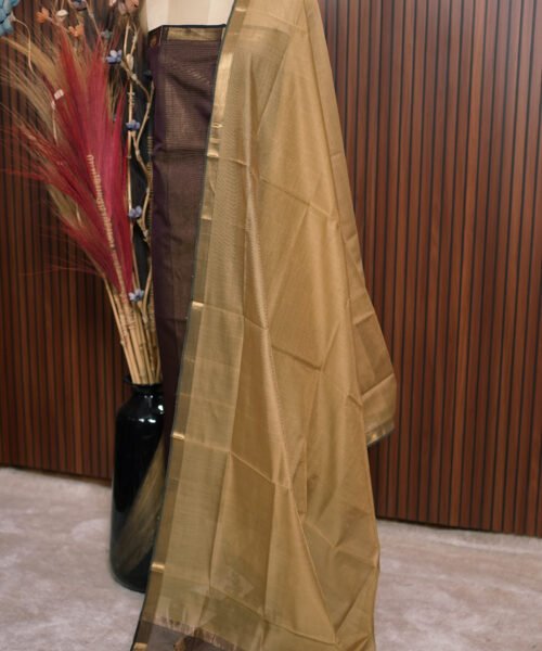 Alternative view of Handloom Maheshwari Silk Cotton Suit Set