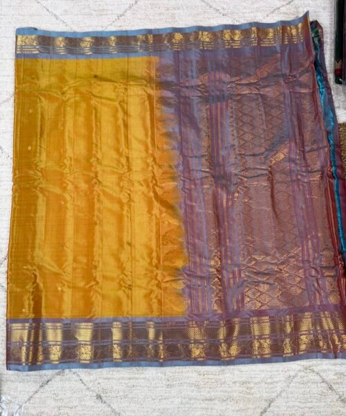 Alternative view of Gadwal Pure Silk Cotton (SICO) Handloom Saree with Contrast Pallu & Blouse